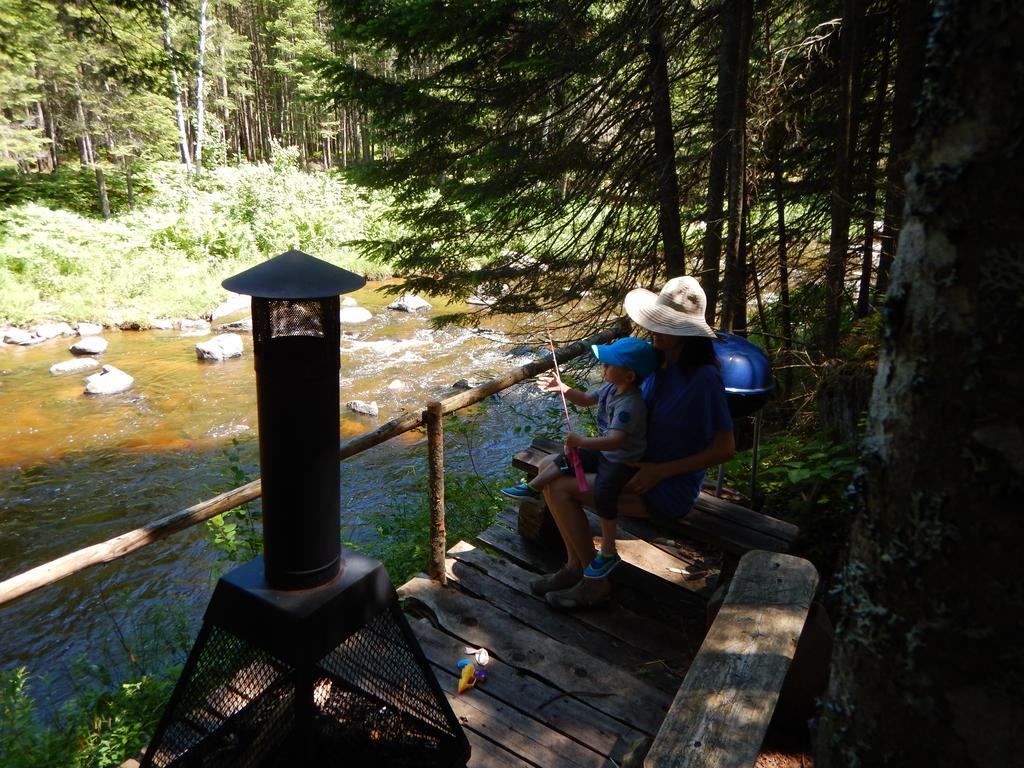 Вілла Aux Tipis De La Riviere Sauvage Saint Romain Номер фото