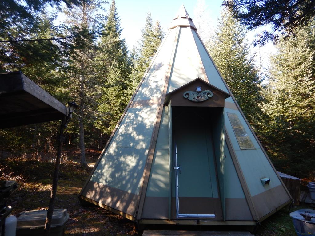 Вілла Aux Tipis De La Riviere Sauvage Saint Romain Екстер'єр фото