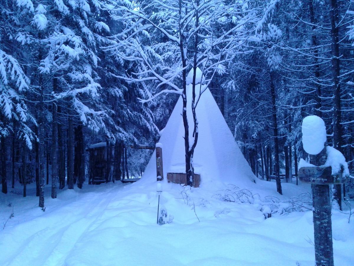 Вілла Aux Tipis De La Riviere Sauvage Saint Romain Екстер'єр фото