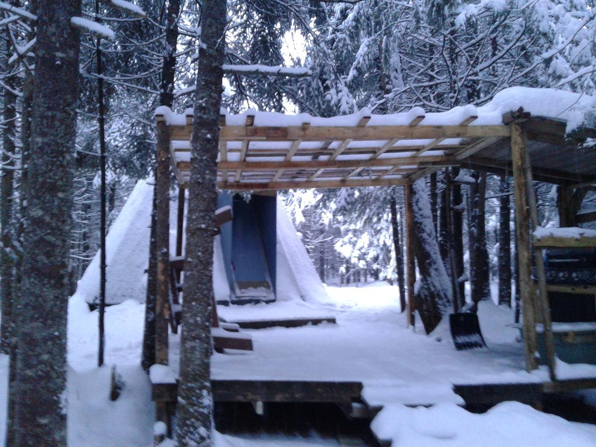 Вілла Aux Tipis De La Riviere Sauvage Saint Romain Екстер'єр фото